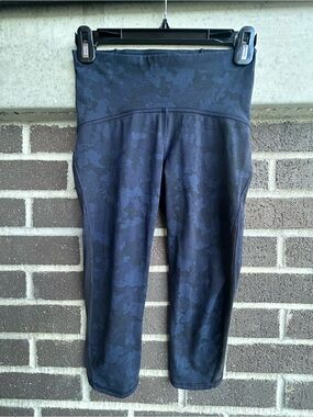 LULULEMON Train Times Crops in a Navy and Black Camo print, Size 4